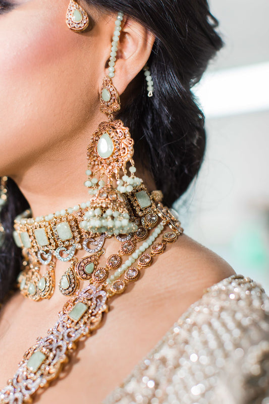 Tips on How to Rock a Long Necklace Beautifully