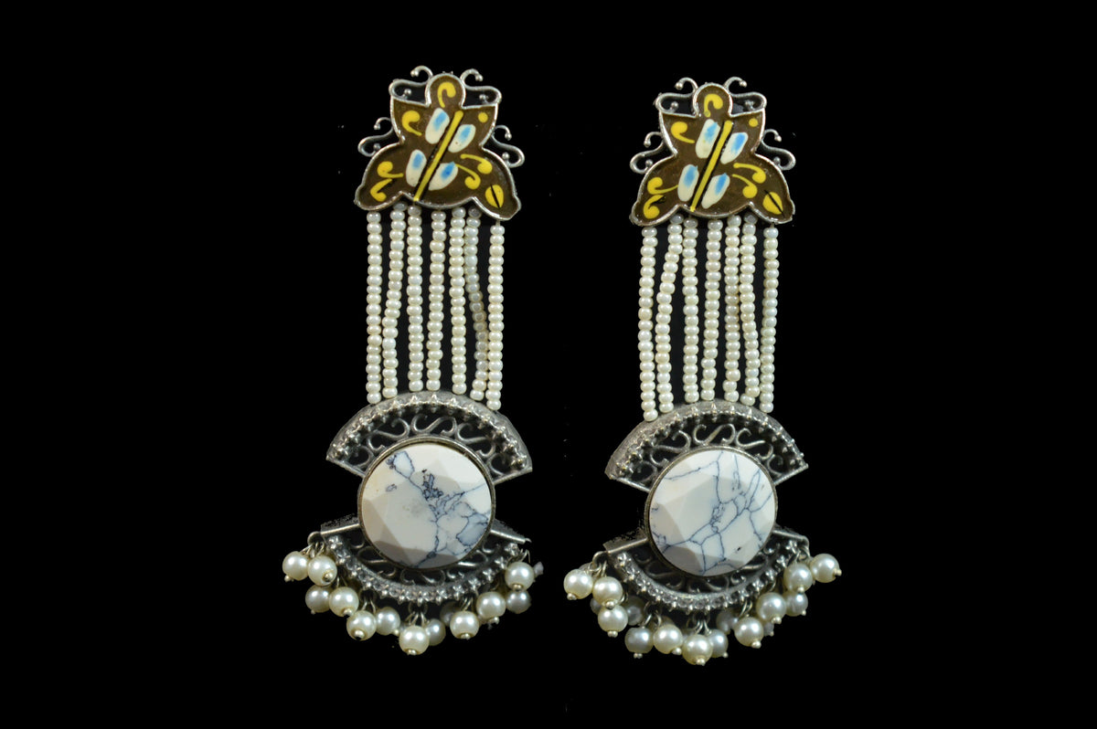 White oxidized fusion earrings